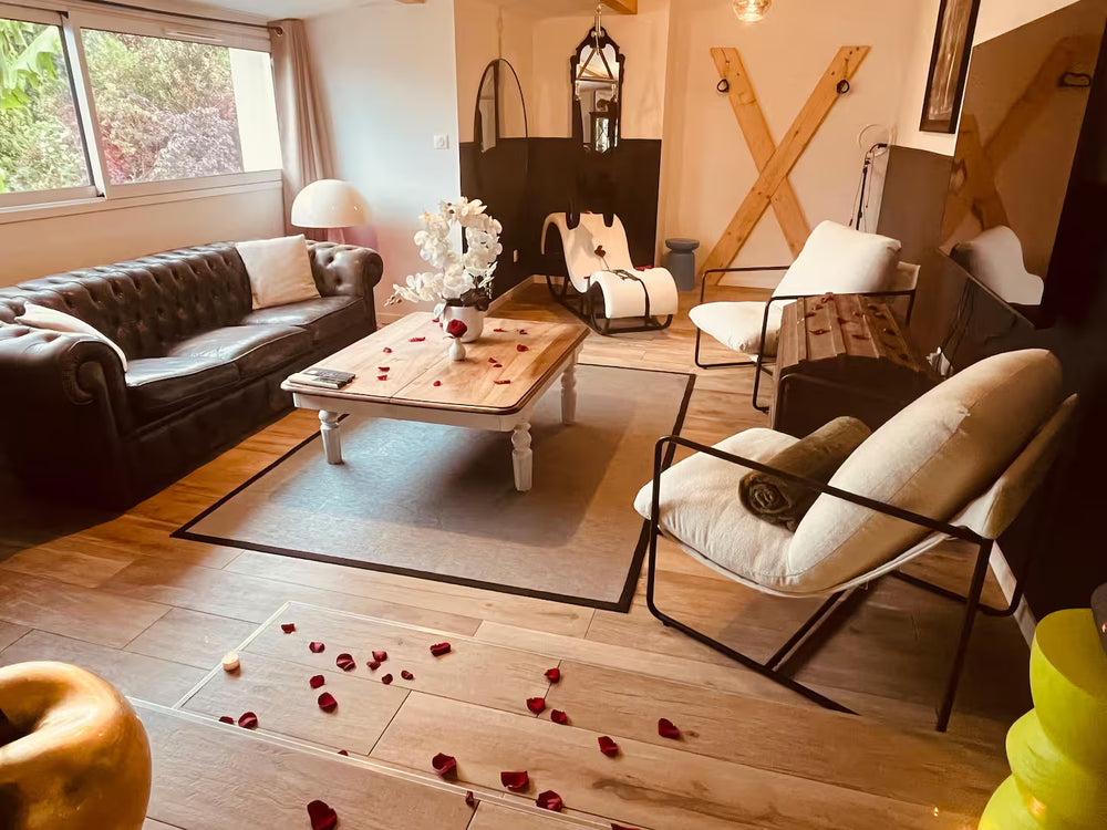 NOVELIA • Loveroom Chic avec Spa & Piscine • 15 min Toulouse - Love’nSpa - weekend en amoureux, love rooms avec spa ou jacuzzi privatif16 de NOVELIA • Loveroom Chic avec Spa & Piscine • 15 min Toulouse
