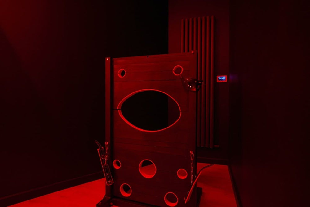 Ô Diable Des Plaisirs - La Soumise - Love’nSpa - weekend en amoureux, love rooms avec spa ou jacuzzi privatif4 de Ô Diable Des Plaisirs - La Soumise
