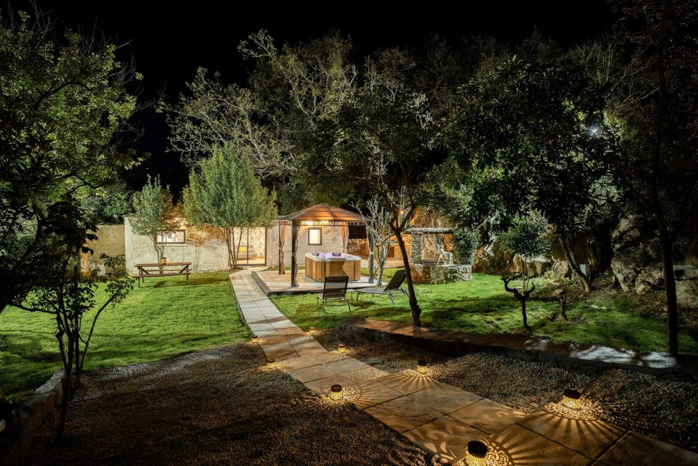 Ô Jacuzzi du Mazet - Love’nSpa - weekend en amoureux, love rooms avec spa ou jacuzzi privatif1 de Ô Jacuzzi du Mazet
