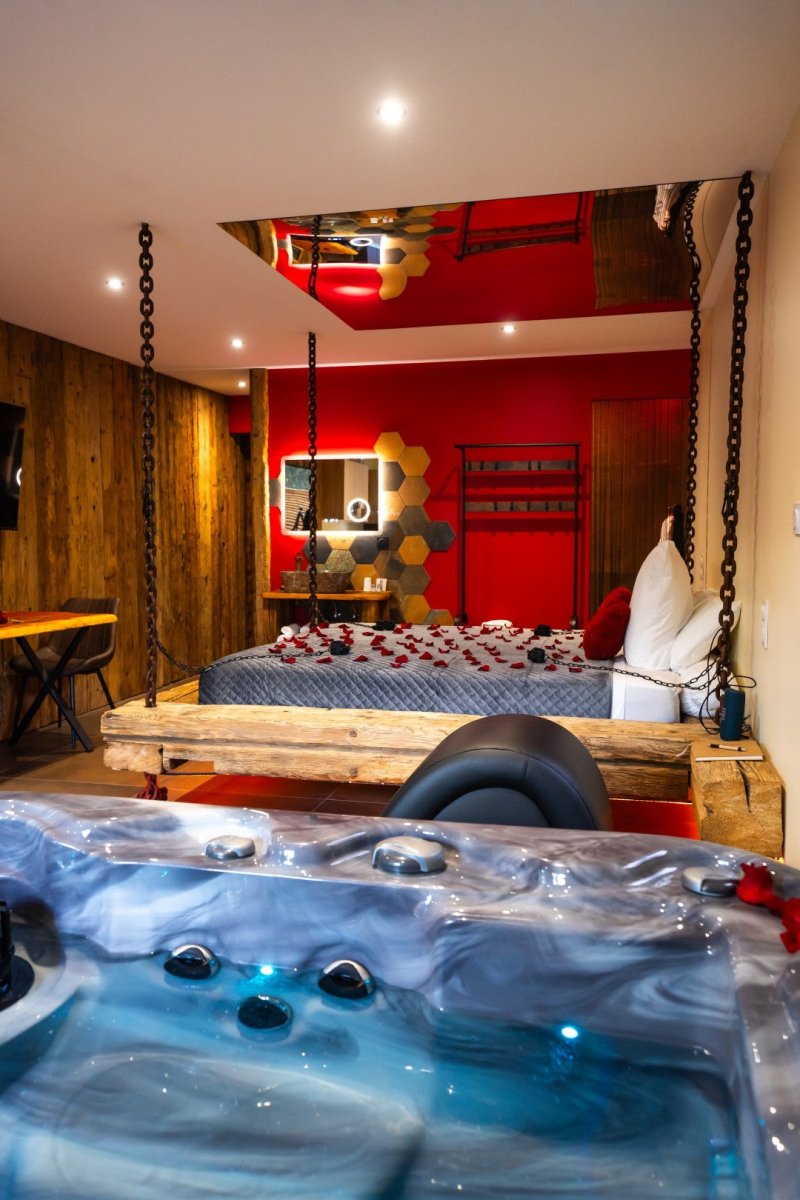 OLE OLE - Love’nSpa - weekend en amoureux, love rooms avec spa ou jacuzzi privatif16 de OLE OLE
