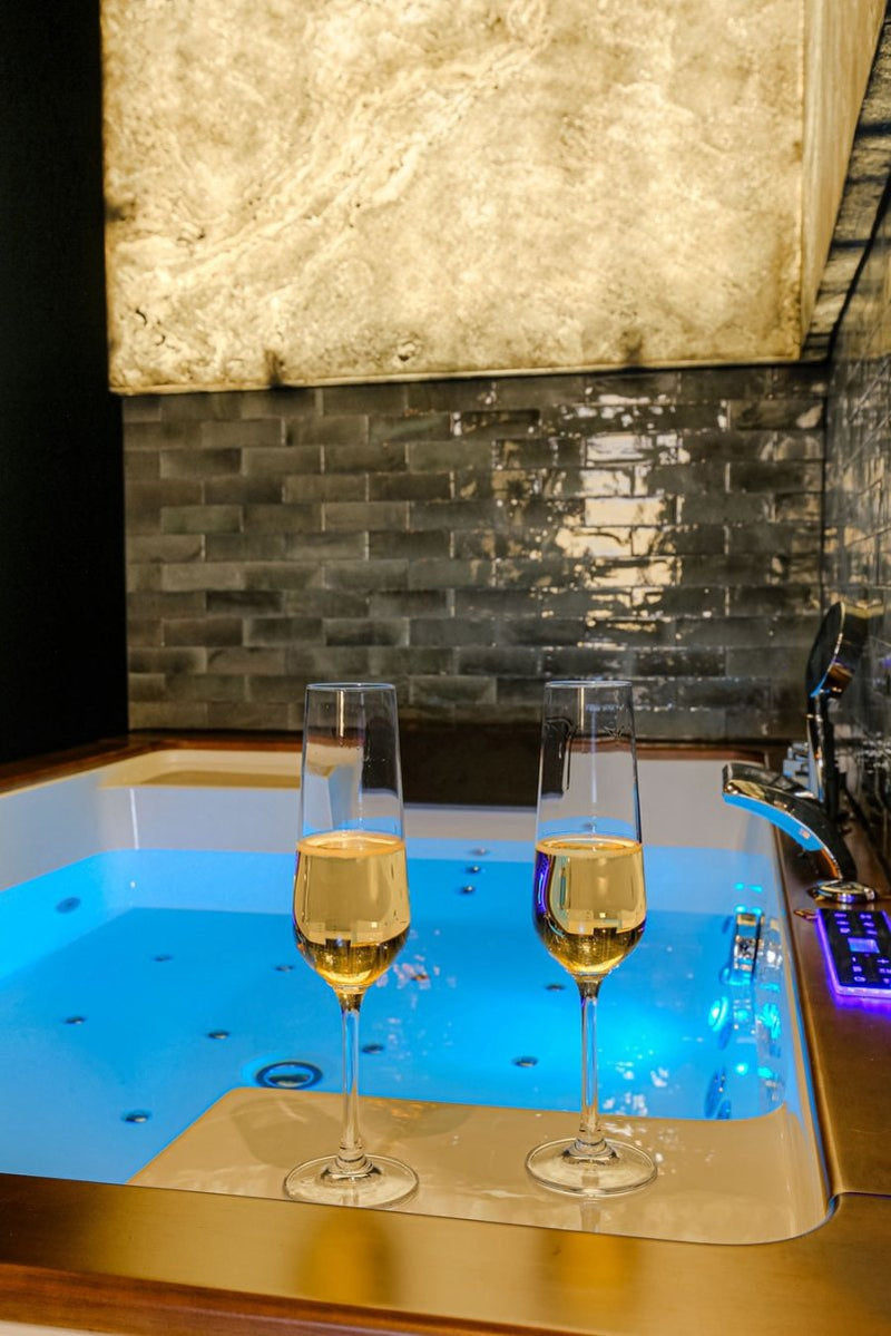 Ombreez - Balnéo - Sauna - Clim - Love’nSpa - weekend en amoureux, love rooms avec spa ou jacuzzi privatif2 de Ombreez - Balnéo - Sauna - Clim
