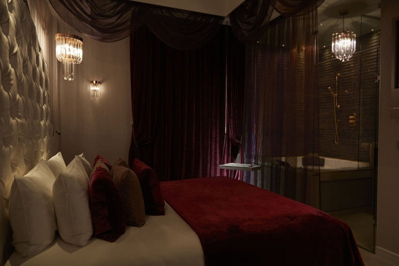 Paris j'Adore Hotel & Spa ***** - Chambre Deluxe Précieuse - Love’nSpa - weekend en amoureux, love rooms avec spa ou jacuzzi privatif4 de Paris j'Adore Hotel & Spa ***** Chambre Deluxe Précieuse
