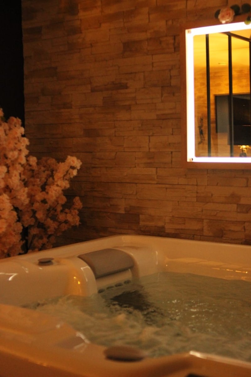 Péché Mignon - Love’nSpa - weekend en amoureux, love rooms avec spa ou jacuzzi privatif1 de Péché Mignon
