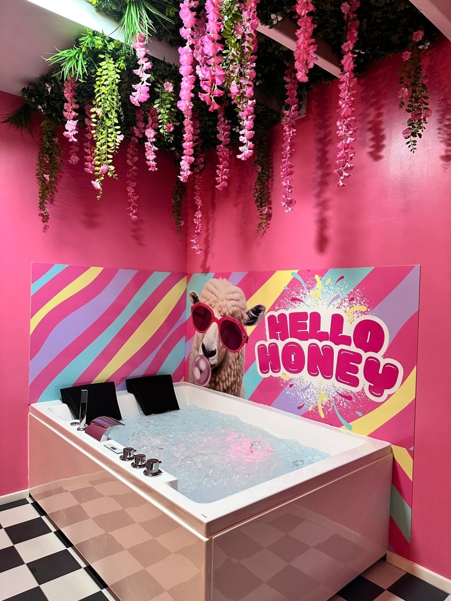 Pink Art - Love’nSpa - weekend en amoureux, love rooms avec spa ou jacuzzi privatif3 de Pink Art
