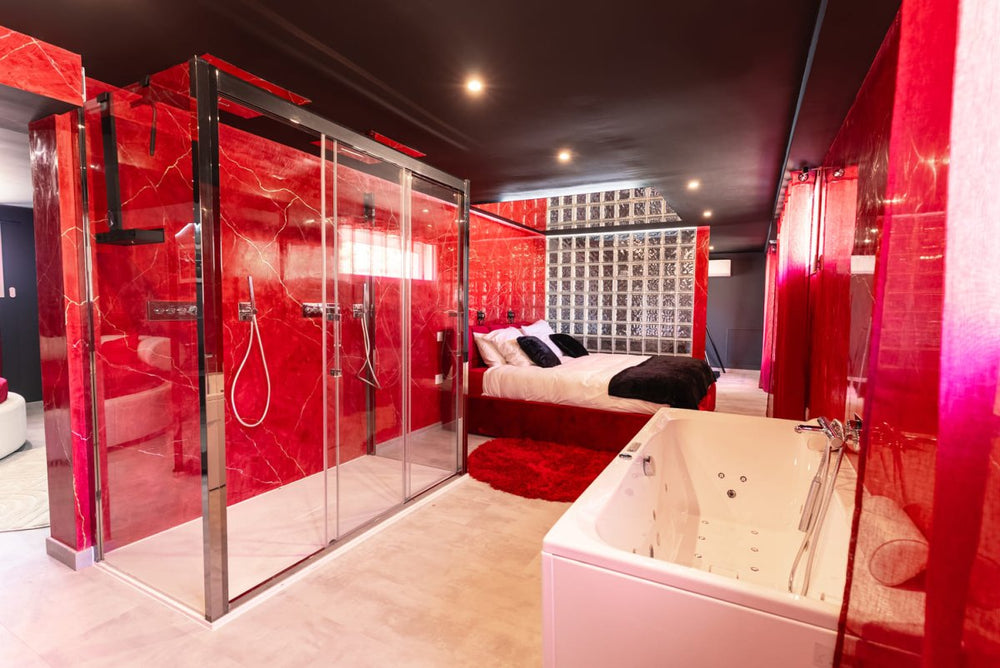 Primo - L’Interdit – Luxe, Glamour et Sensualité - Love’nSpa - weekend en amoureux, love rooms avec spa ou jacuzzi privatif6 de Chez MV - L’Interdit – Luxe, Glamour et Sensualité
