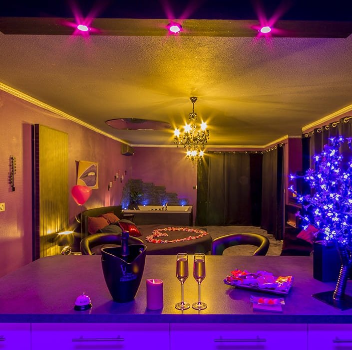 Purple Lovt - Love’nSpa - weekend en amoureux, love rooms avec spa ou jacuzzi privatif5 de Purple Lovt
