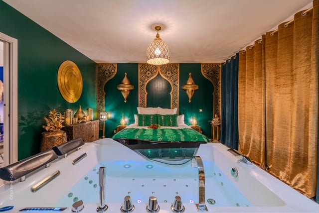 RIAD MAJORELLE - Love’nSpa - weekend en amoureux, love rooms avec spa ou jacuzzi privatif3 de RIAD MAJORELLE
