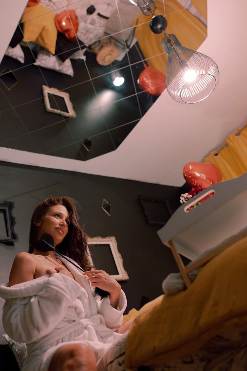 Secret Désir - Haut de gamme - Spa - Espace coquin - Love’nSpa - weekend en amoureux, love rooms avec spa ou jacuzzi privatif26 de Secret Désir - Haut de gamme - Spa - Espace coquin
