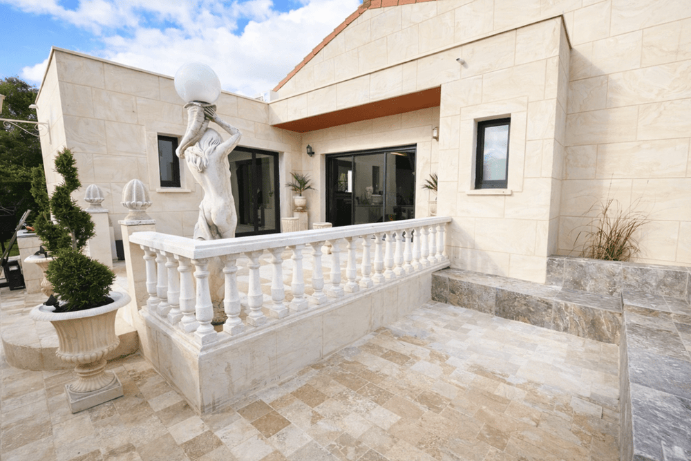 SECRET HOUSE La Villa Rom'Antiqua - Love’nSpa - weekend en amoureux, love rooms avec spa ou jacuzzi privatif7 de SECRET HOUSE La Villa Rom'Antiqua
