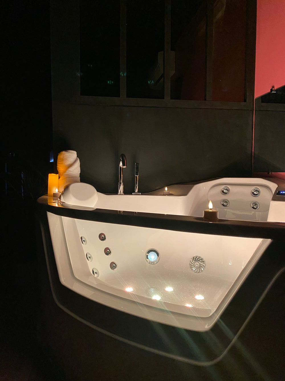 Sexy Suite - Love’nSpa - weekend en amoureux, love rooms avec spa ou jacuzzi privatif8 de Sexy Suite
