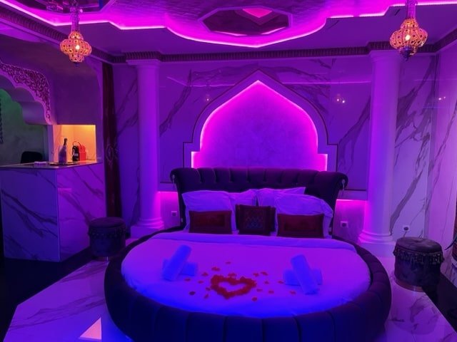 Sheherazade - Love’nSpa - weekend en amoureux, love rooms avec spa ou jacuzzi privatif7 de Sheherazade - Lyon Intramuros
