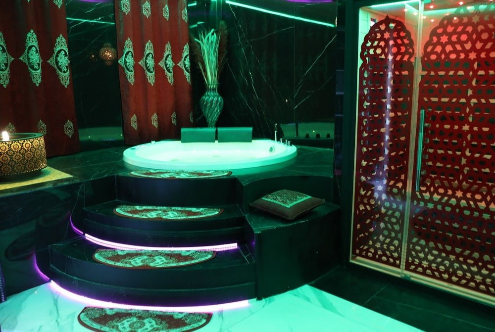 Sheherazade - Love’nSpa - weekend en amoureux, love rooms avec spa ou jacuzzi privatif11 de Sheherazade - Lyon Intramuros
