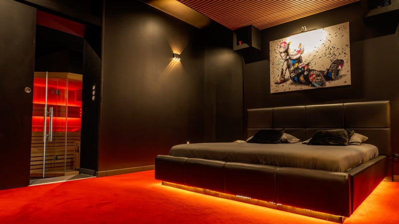 Suite 47 SPA - Ciné - Love’nSpa - weekend en amoureux, love rooms avec spa ou jacuzzi privatif1 de Suite 47 SPA - Ciné
