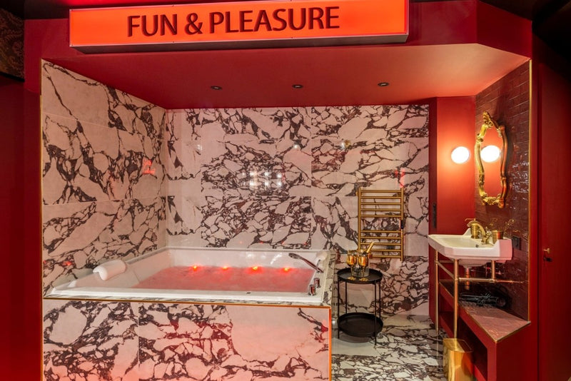 Suite Cabaret - Love’nSpa - weekend en amoureux, love rooms avec spa ou jacuzzi privatif1 de Suite Cabaret
