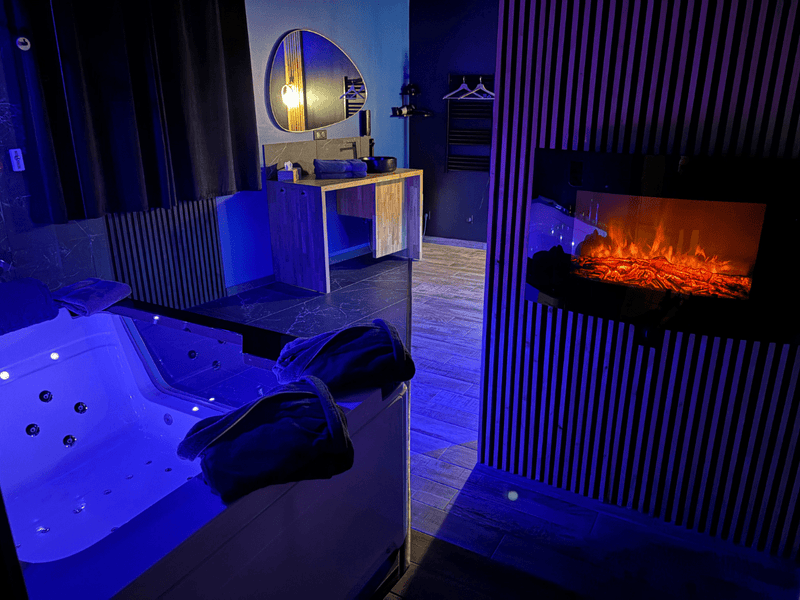 Suite Casanova - Doux Bleu Jeux - Love’nSpa - weekend en amoureux, love rooms avec spa ou jacuzzi privatif4 de Suite Casanova - Doux Bleu Jeux
