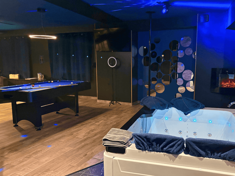 Suite Cléopâtre - Doux Bleu Jeux - Love’nSpa - weekend en amoureux, love rooms avec spa ou jacuzzi privatif1 de Suite Cléopâtre - Doux Bleu Jeux
