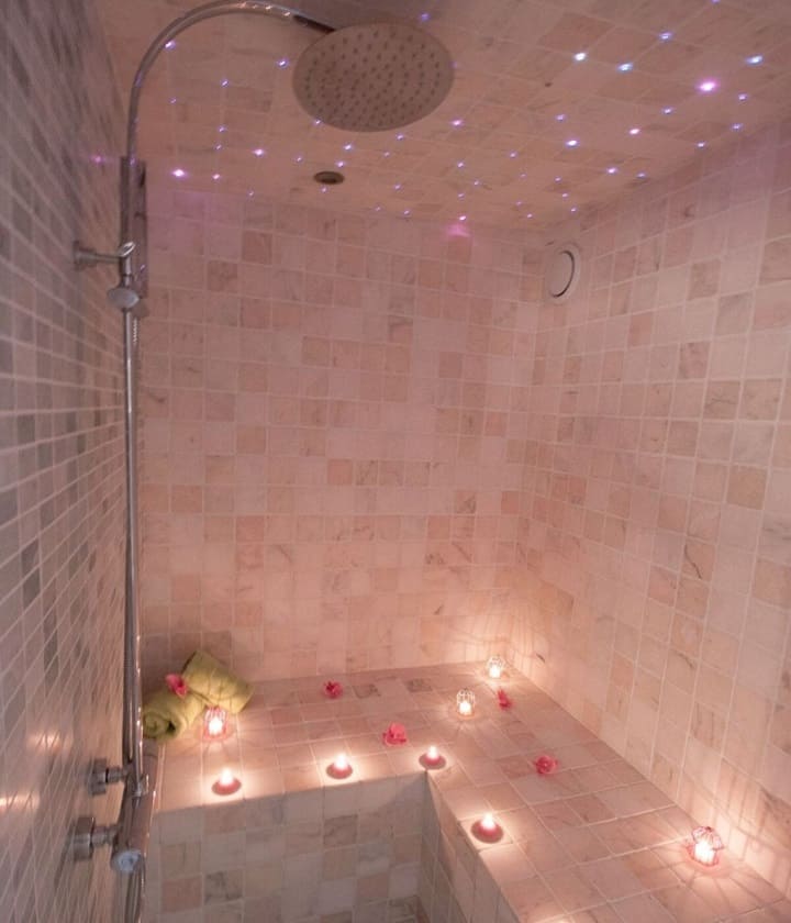 Suite Hors du Temps - Love’nSpa - weekend en amoureux, love rooms avec spa ou jacuzzi privatif5 de Suite Hors du Temps
