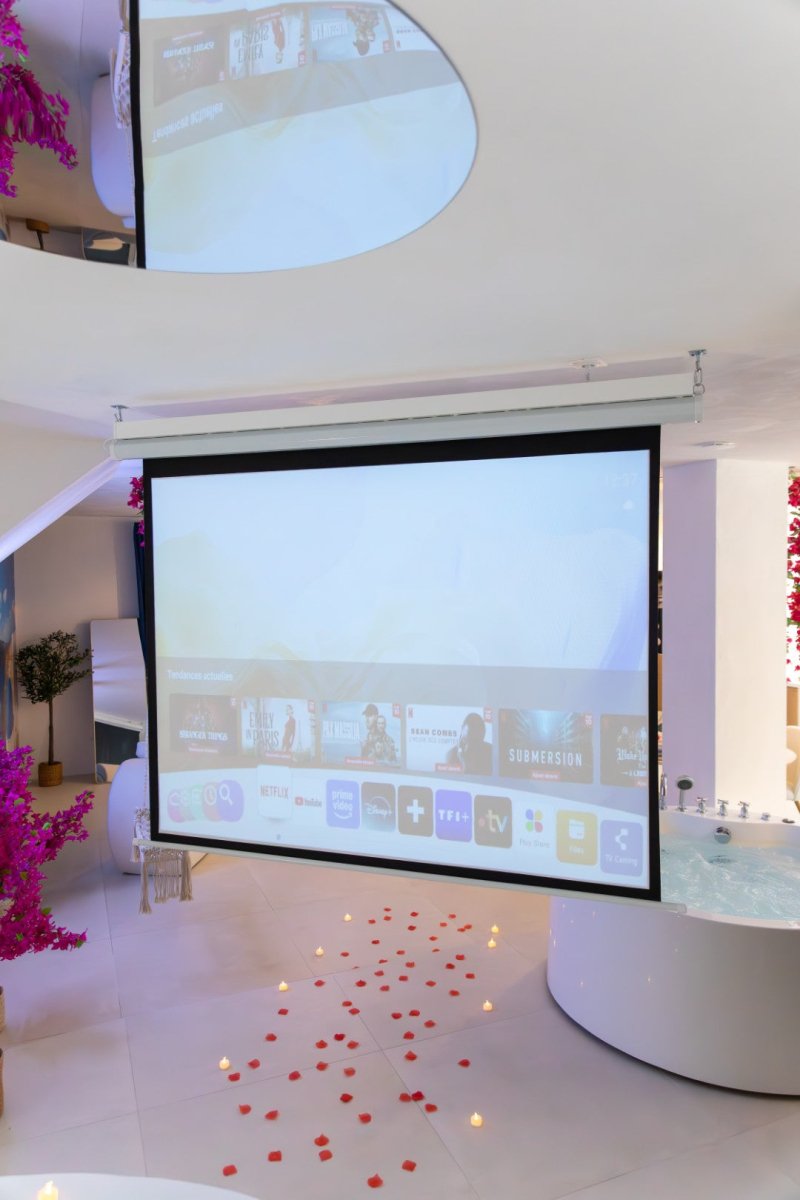 Suite Santorini - Love’nSpa - weekend en amoureux, love rooms avec spa ou jacuzzi privatif5 de Suite Santorini
