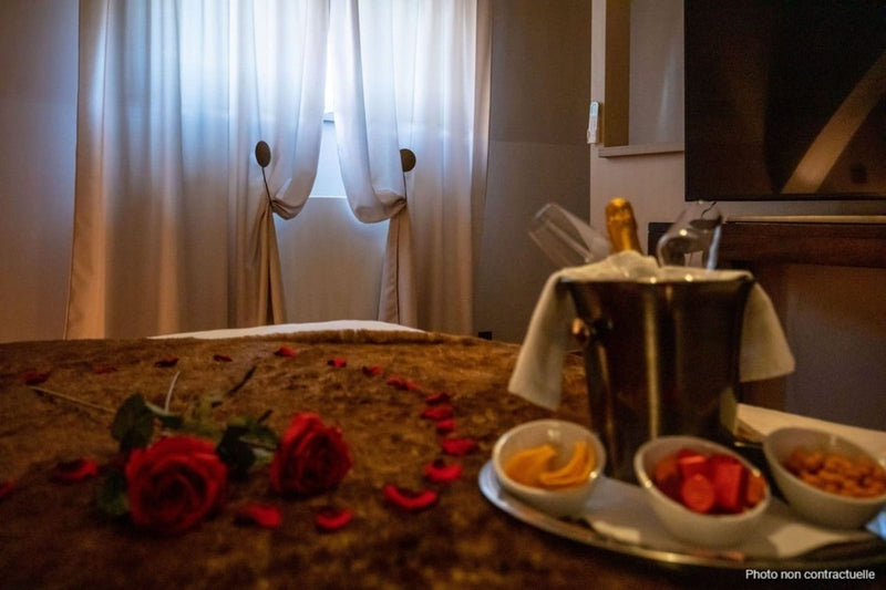 Suite Zanzibar by Le Clos des Thermes - Love’nSpa - weekend en amoureux, love rooms avec spa ou jacuzzi privatif