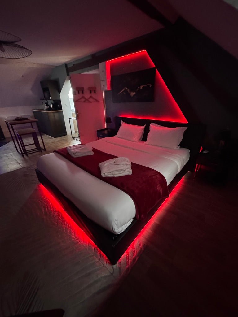 The love escape - Love’nSpa - weekend en amoureux, love rooms avec spa ou jacuzzi privatif1 de The love getaway
