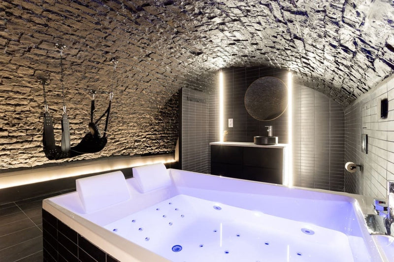 To the Moon and back - Love’nSpa - weekend en amoureux, love rooms avec spa ou jacuzzi privatif2 de To the Moon and back
