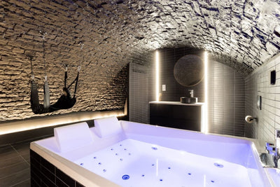 To the Moon and back - Love’nSpa - weekend en amoureux, love rooms avec spa ou jacuzzi privatif
