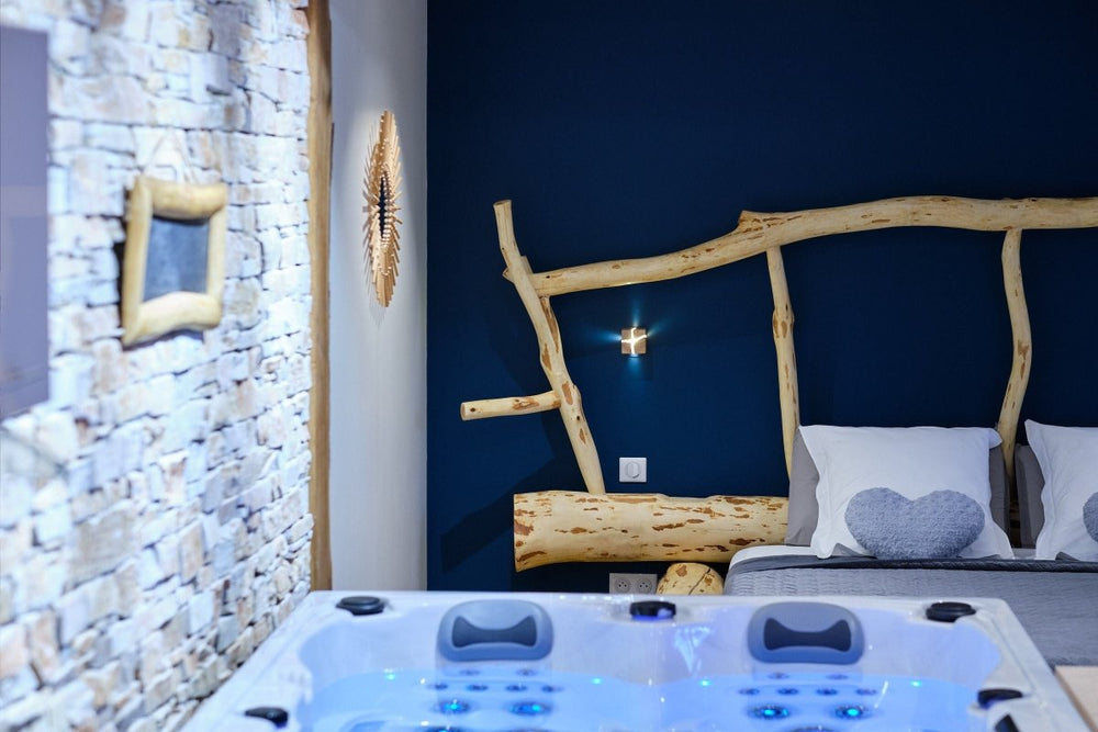 TOY - Love’nSpa - weekend en amoureux, love rooms avec spa ou jacuzzi privatif14 de TOY
