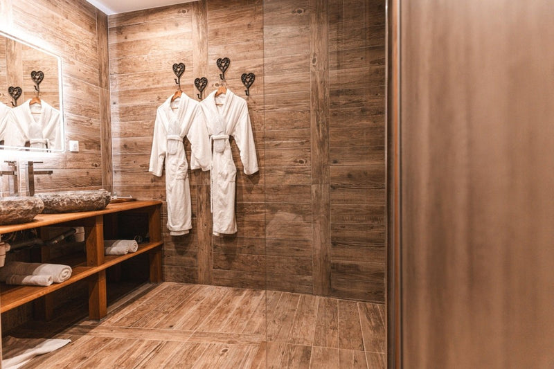 TOY - Love’nSpa - weekend en amoureux, love rooms avec spa ou jacuzzi privatif1 de TOY
