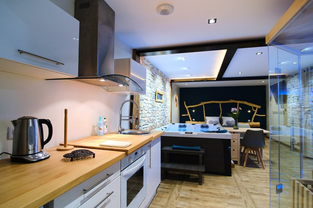 TOY - Love’nSpa - weekend en amoureux, love rooms avec spa ou jacuzzi privatif11 de TOY
