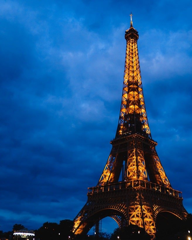 Suite luxueuse du VIP Paris Yacht Hôtel, avec lit double vue Seine et jacuzzi privé, l'hôtel Love Spa 238298.17 de VIP Paris Yacht hôtel - Suite Amour
