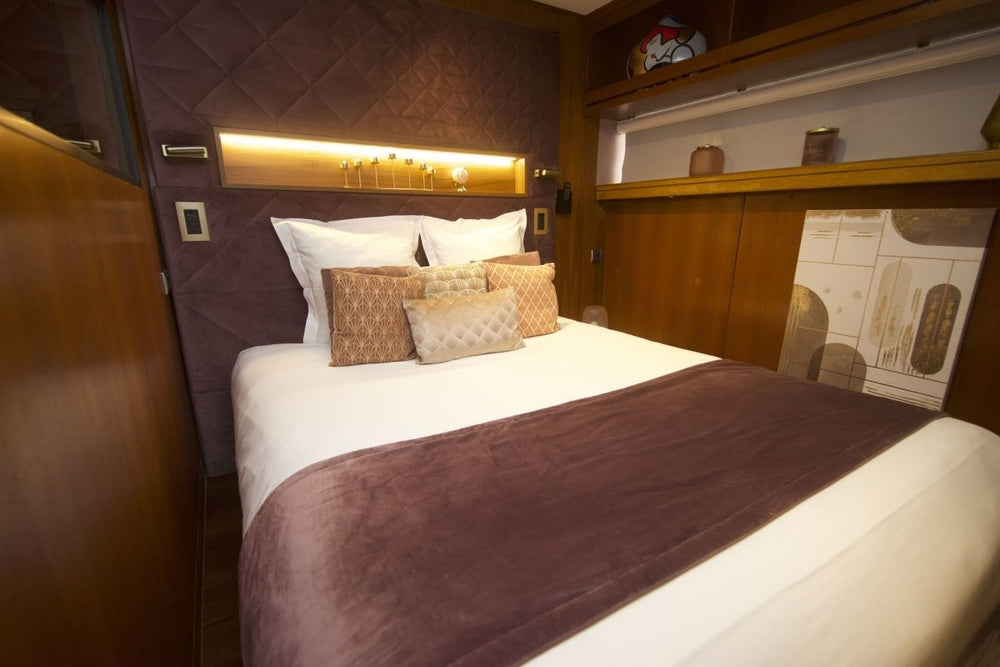 VIP Paris Yacht hôtel - Suite Art Déco - Love’nSpa - weekend en amoureux, love rooms avec spa ou jacuzzi privatif11 de VIP Paris Yacht hôtel - Suite Art Déco
