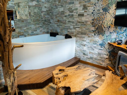 VIP Paris Yacht hôtel - Suite Nature - Love’nSpa - weekend en amoureux, love rooms avec spa ou jacuzzi privatif1 de VIP Paris Yacht hôtel - Suite Nature
