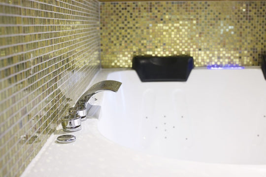 VIP Paris Yacht hôtel - Suite Solaire - Love’nSpa - weekend en amoureux, love rooms avec spa ou jacuzzi privatif