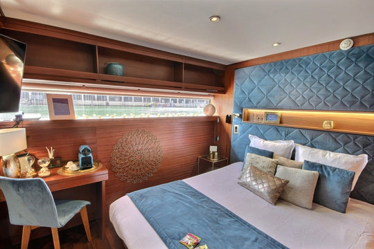 VIP Paris Yacht hôtel - Suite Solaire - Love’nSpa - weekend en amoureux, love rooms avec spa ou jacuzzi privatif