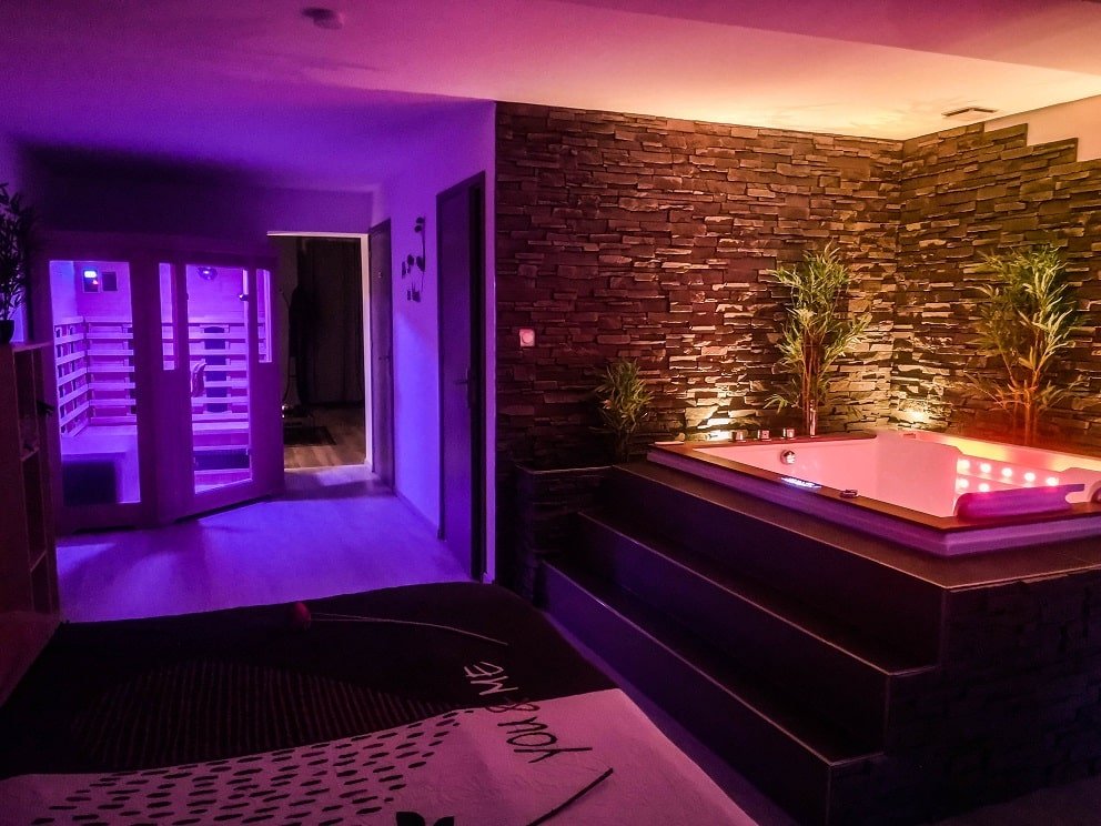 Appart Spa Gray - Love’nSpa - weekend en amoureux, love rooms avec spa ou jacuzzi privatif2 de Appart Spa Gray
