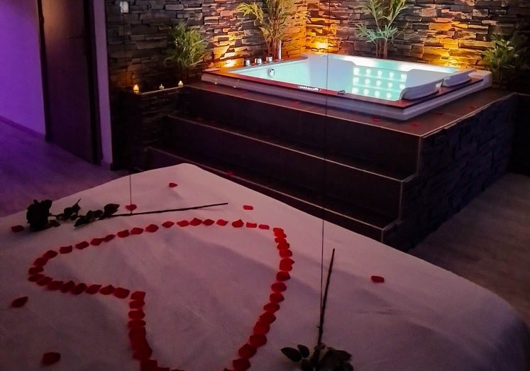 Appart Spa Gray - Love’nSpa - weekend en amoureux, love rooms avec spa ou jacuzzi privatif3 de Appart Spa Gray
