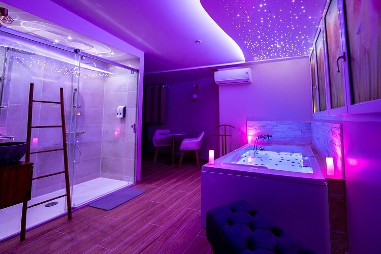 Au Temps des Cerises - Le Bougainvillier - Love’nSpa - weekend en amoureux, love rooms avec spa ou jacuzzi privatif1 de Au Temps des Cerises - Le Bougainvillier
