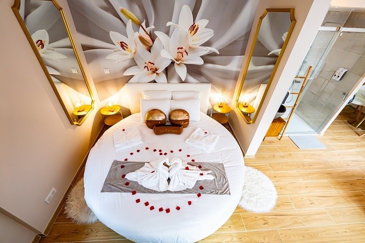Au Temps des Cerises - Le Bougainvillier - Love’nSpa - weekend en amoureux, love rooms avec spa ou jacuzzi privatif