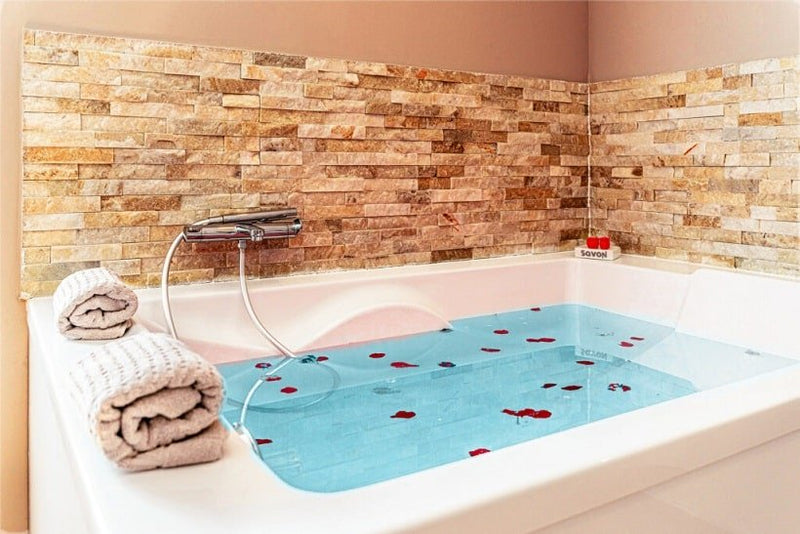 Au Temps des Cerises - Le Magnolia - Love’nSpa - weekend en amoureux, love rooms avec spa ou jacuzzi privatif3 de Au Temps des Cerises - Le Magnolia

