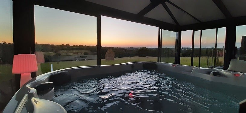 Cath & Sens - Love’nSpa - weekend en amoureux, love rooms avec spa ou jacuzzi privatif1 de La Roulotte Kamadéva by Cath & Sens
