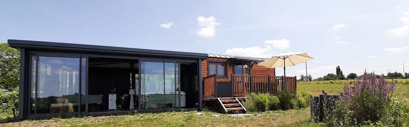 Cath & Sens - Love’nSpa - weekend en amoureux, love rooms avec spa ou jacuzzi privatif3 de La Roulotte Kamadéva by Cath & Sens
