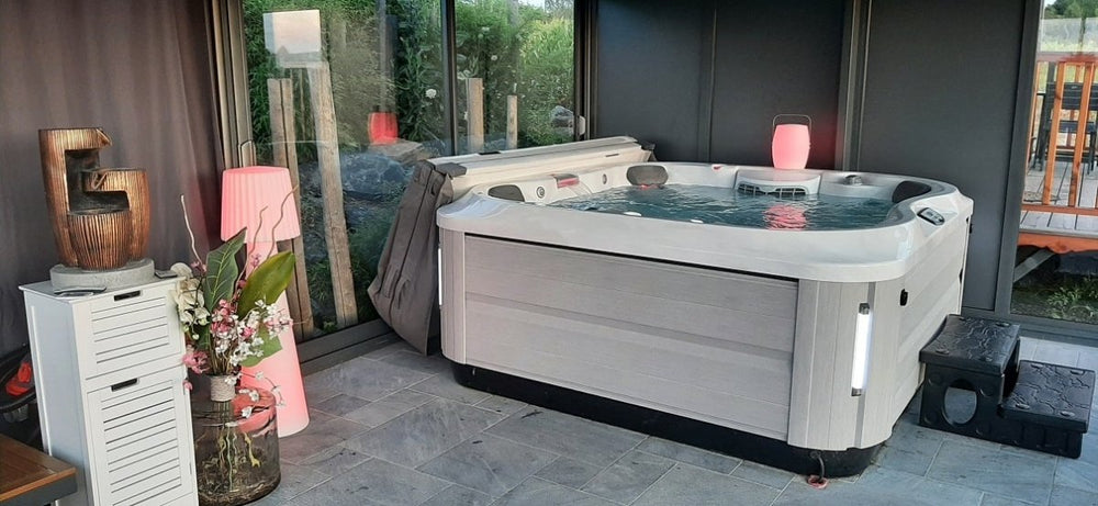 Cath & Sens - Love’nSpa - weekend en amoureux, love rooms avec spa ou jacuzzi privatif6 de La Roulotte Kamadéva by Cath & Sens
