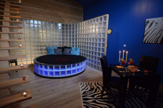 Chambre Azzuro - Love’nSpa - weekend en amoureux, love rooms avec spa ou jacuzzi privatif