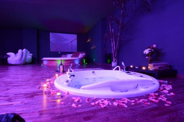 Chambre Ignazio - Love’nSpa - weekend en amoureux, love rooms avec spa ou jacuzzi privatif2 de Chambre Ignazio
