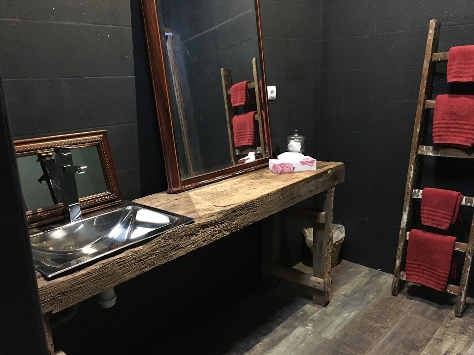 Chambre Innamorato - Love’nSpa - weekend en amoureux, love rooms avec spa ou jacuzzi privatif5 de Chambre Innamorato
