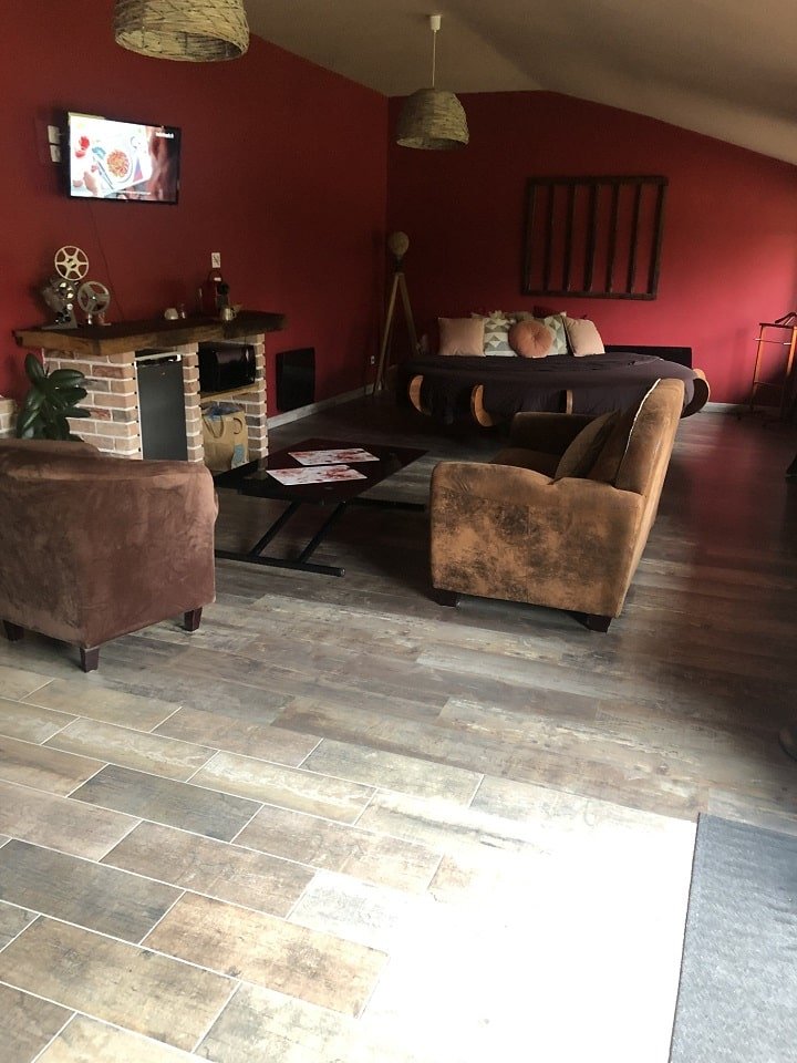 Chambre Innamorato - Love’nSpa - weekend en amoureux, love rooms avec spa ou jacuzzi privatif3 de Chambre Innamorato
