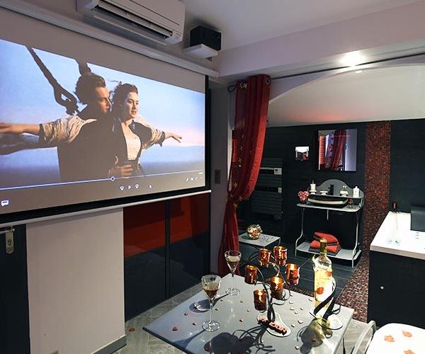 Une Parenthèse pour Deux - Chambre Rouge Passion - Love’nSpa - weekend en amoureux, love rooms avec spa ou jacuzzi privatif3 de Une Parenthèse pour Deux - Chambre Tentation Dorée
