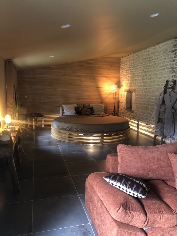 Chambre Tesoro - Love’nSpa - weekend en amoureux, love rooms avec spa ou jacuzzi privatif3 de Chambre Tesoro
