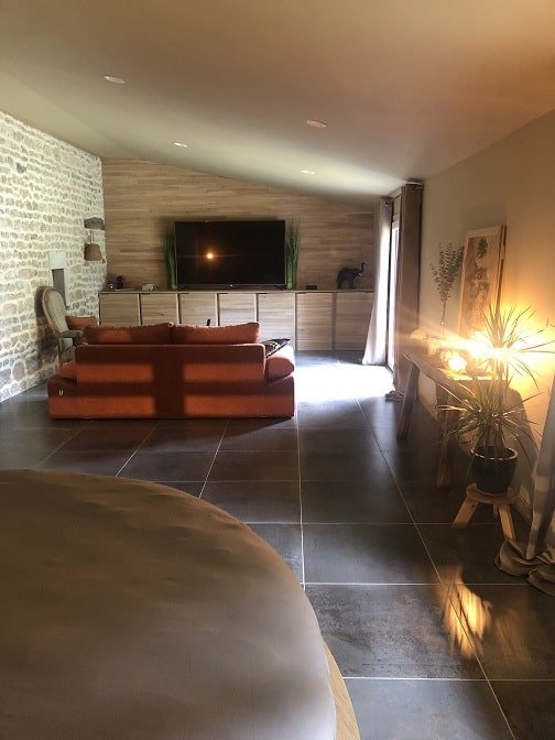 Chambre Tesoro - Love’nSpa - weekend en amoureux, love rooms avec spa ou jacuzzi privatif4 de Chambre Tesoro
