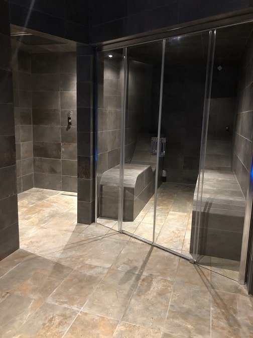 Chambre Tesoro - Love’nSpa - weekend en amoureux, love rooms avec spa ou jacuzzi privatif3 de Chambre Tesoro
